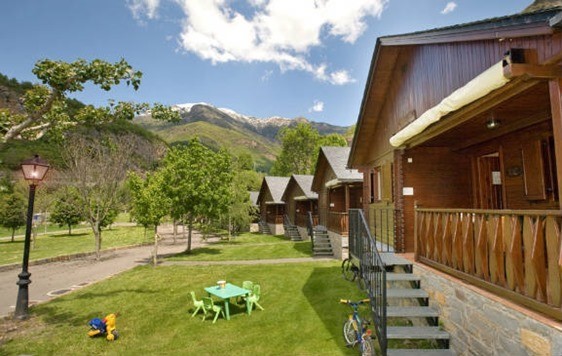 Vacaciones gratis para familias en el paro, Bungalow feliz