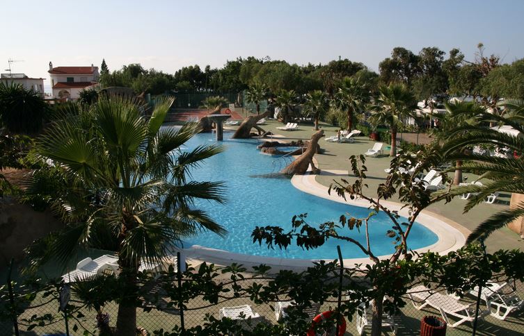 Vacaciones gratis para familias en el paro, Bungalow feliz Vacaciones gratis para familias en el paro, Bungalow feliz